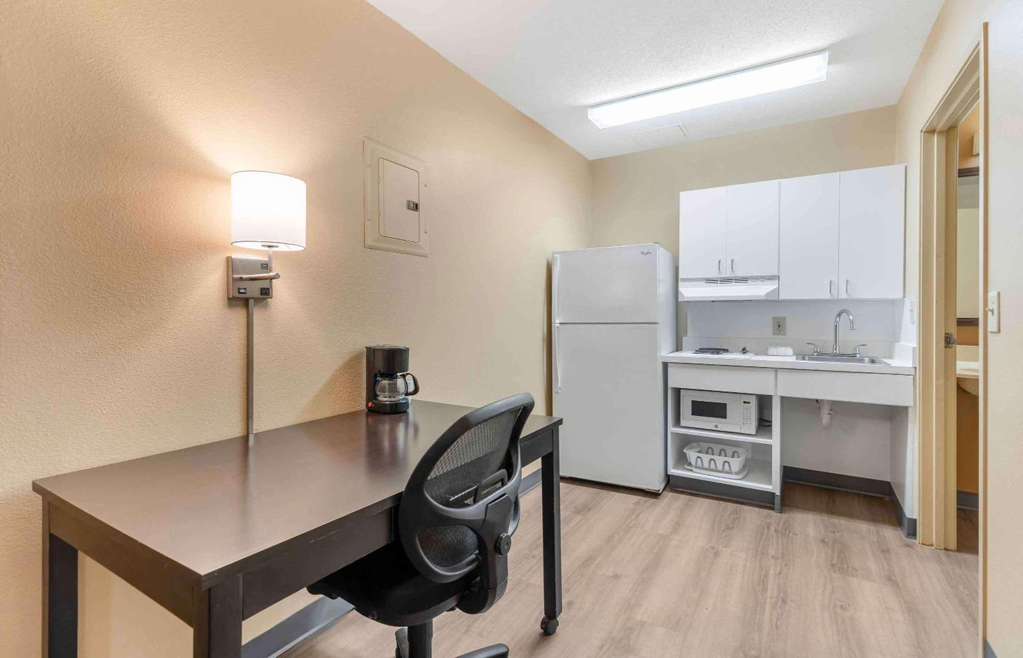 Extended Stay America Suites - St Louis - Westport - E Lackland Rd Maryland Heights Exterior foto